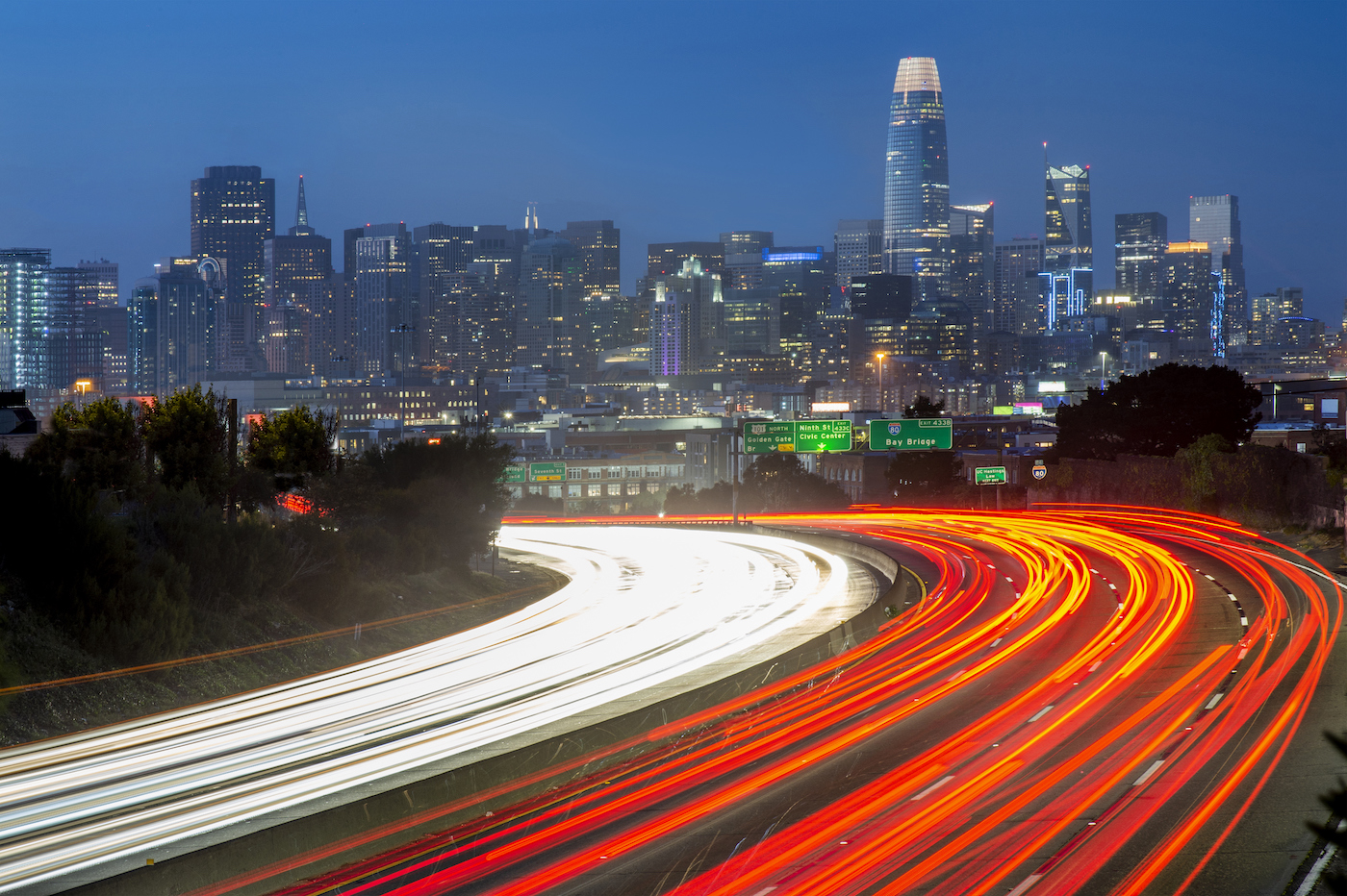 A photo of traffic heading in and out of San Francisco on highway 101 with the city skyline in the background.