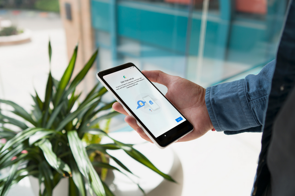 hand holding Google Fi phone