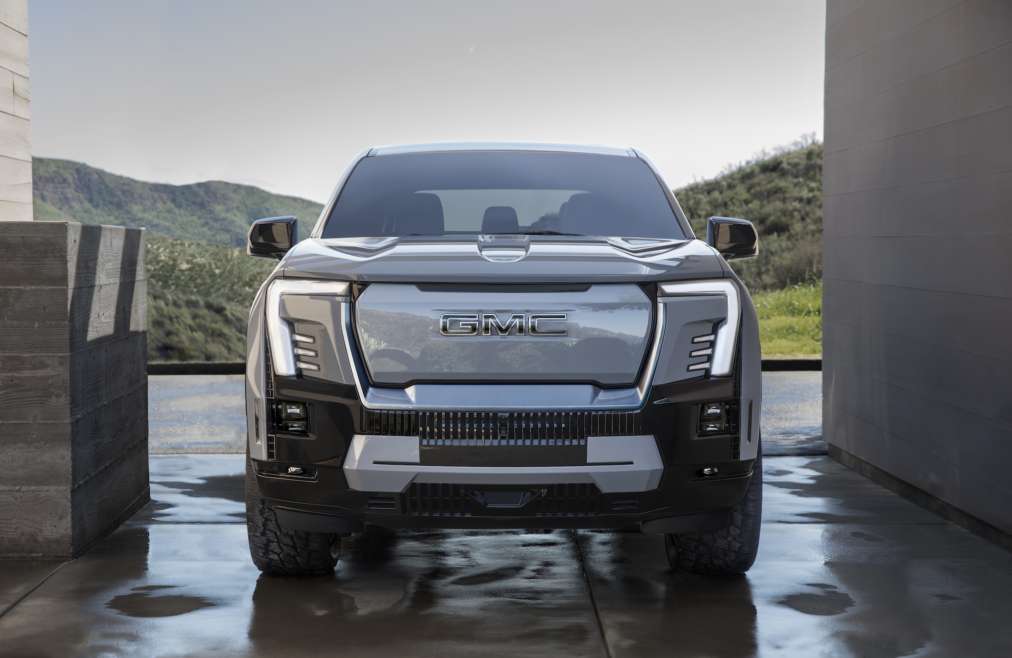 2024 Sierra EV Denali Edition 1 02