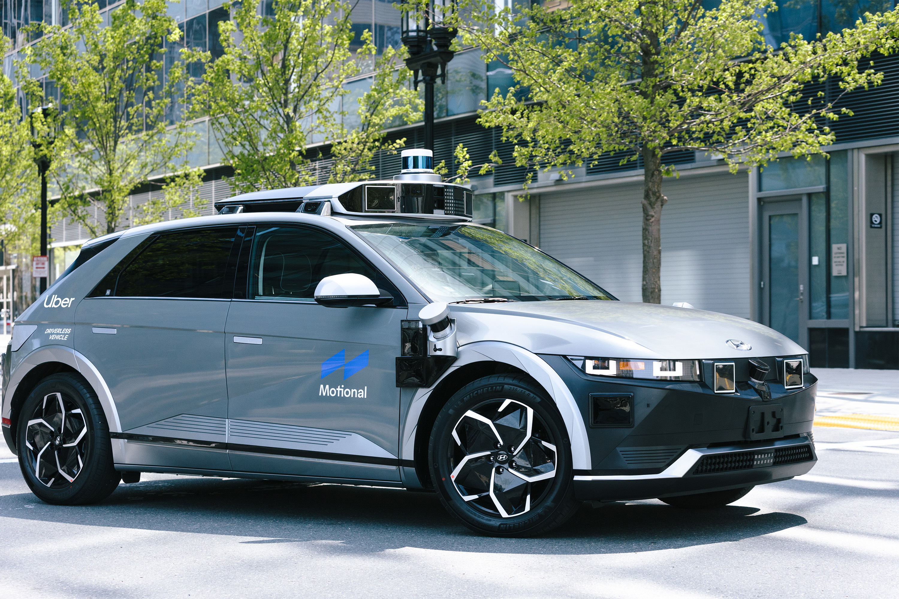 Motional's Hyundai Ioniq 5 AV with Uber logo