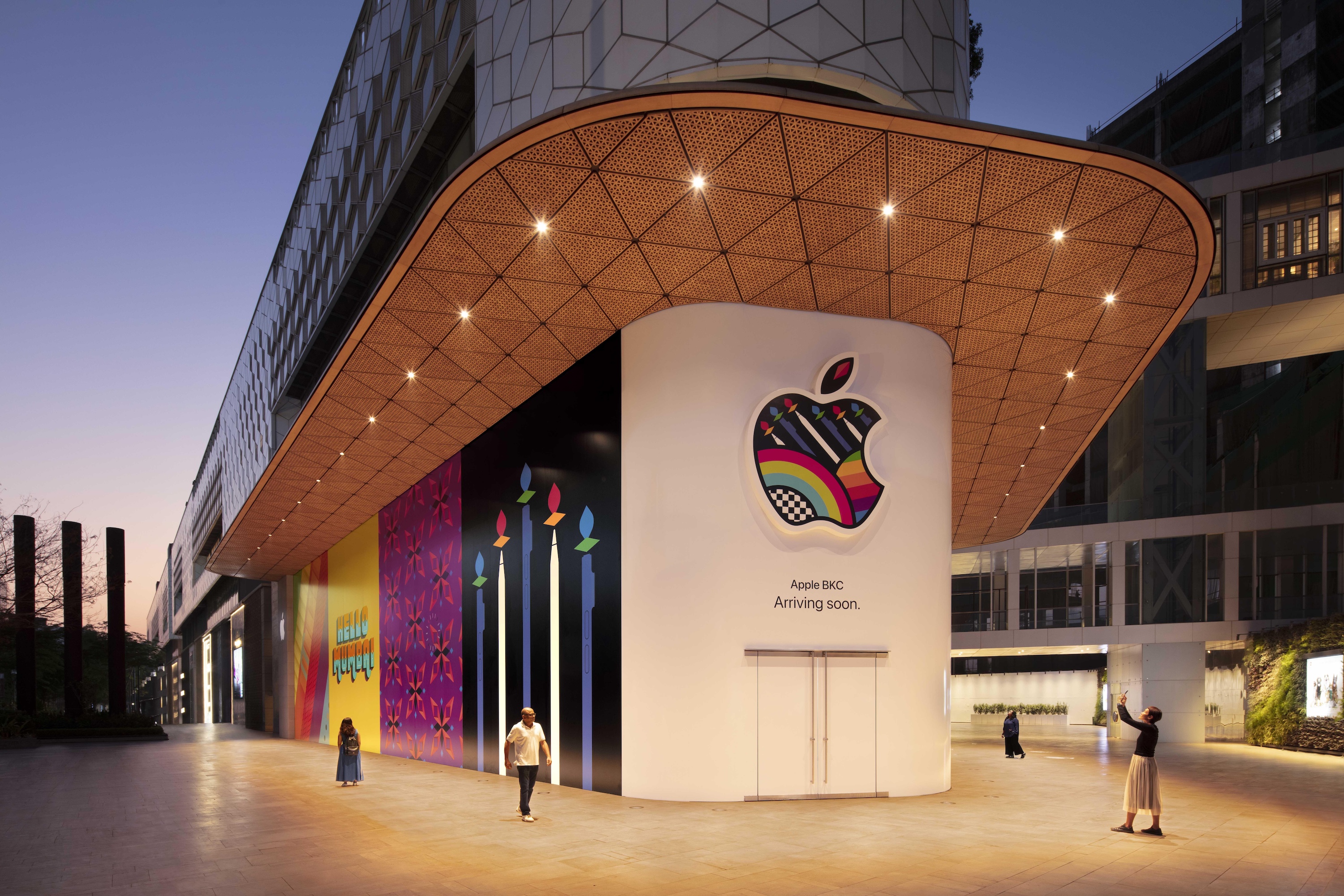 Apple readies first retail store in India