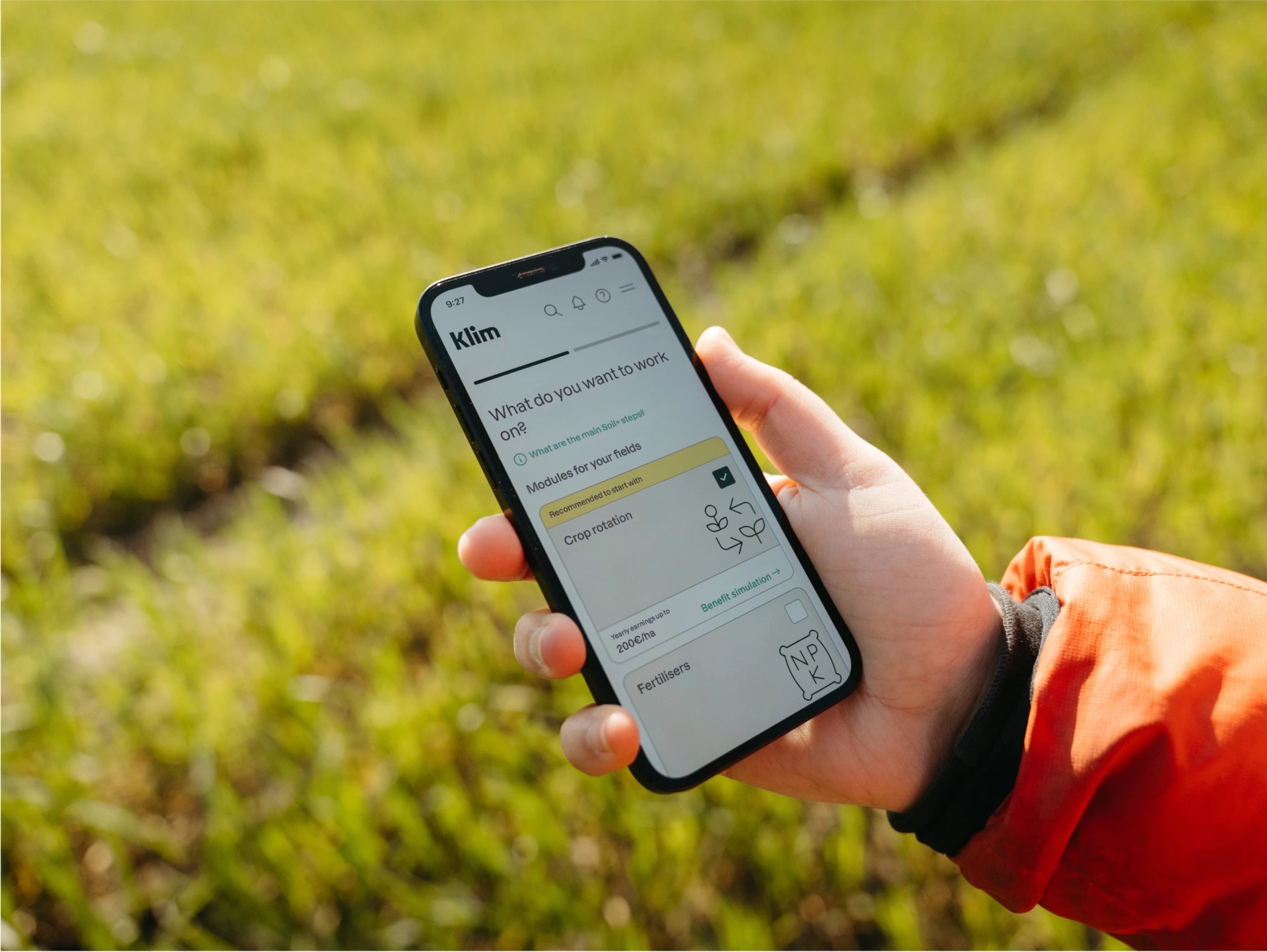 Klim; smartphone held in hand
