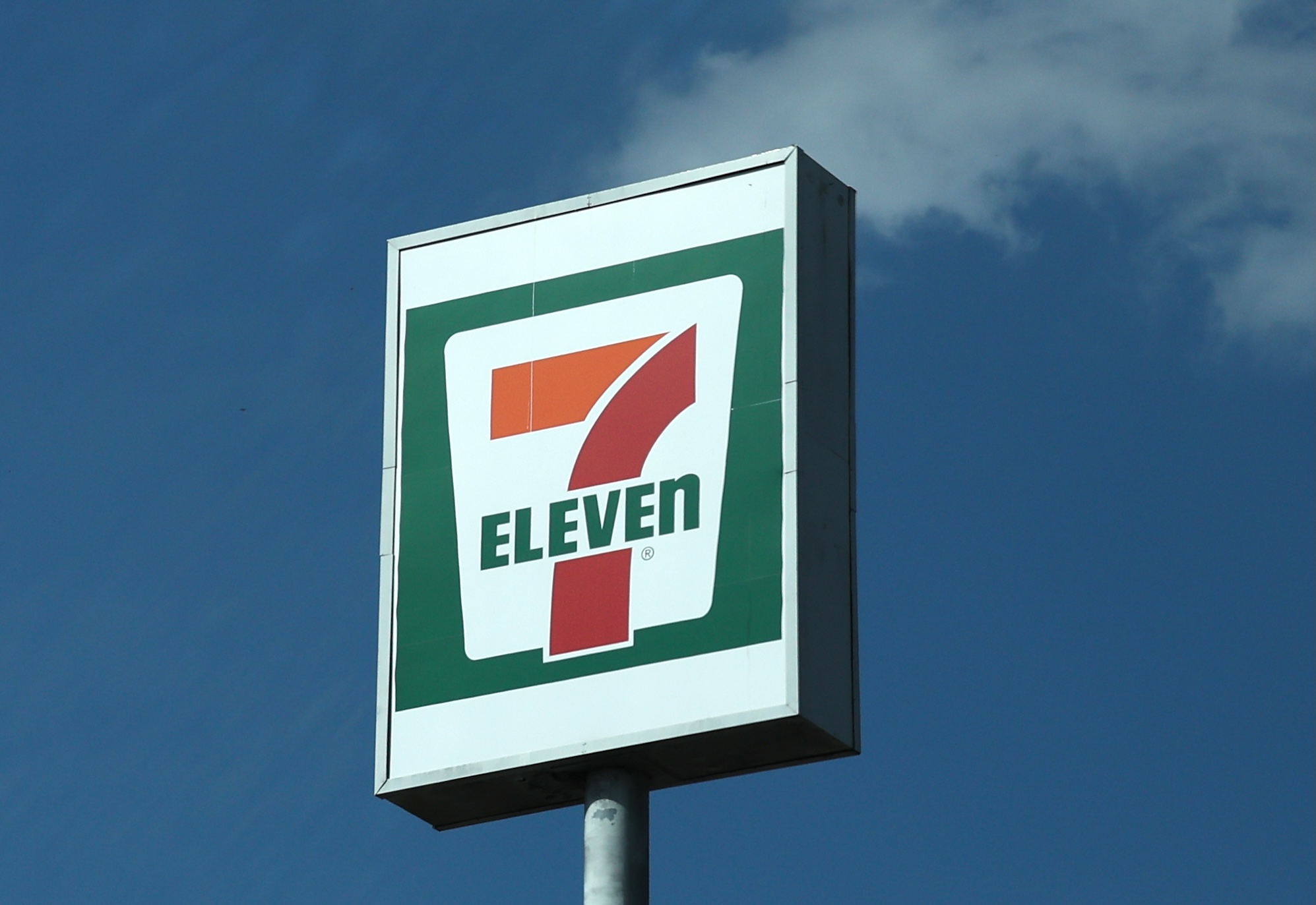 a photo of the 7-Eleven sign in Texas.