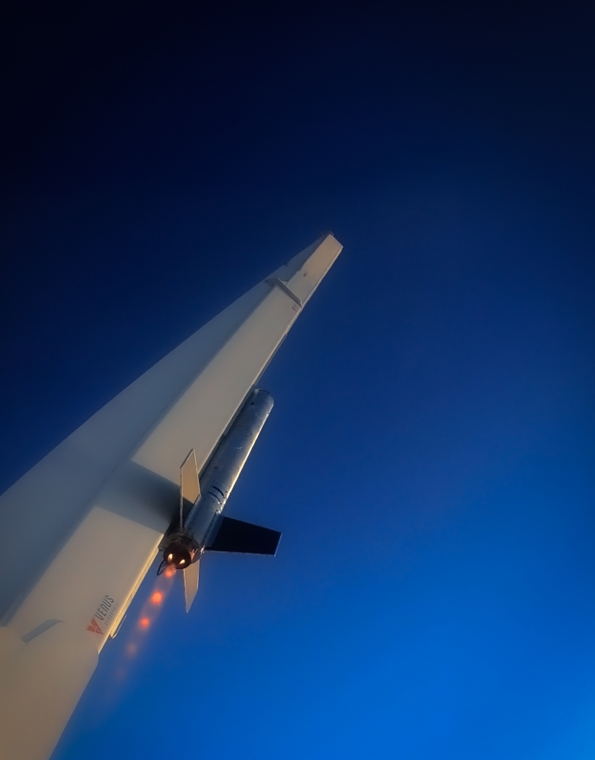 Venus Aerospace's rotating detonation rocket engine (RDRE) powers a rocket in flight.